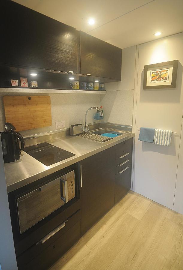 The Cabin Cheltenham Esterno foto